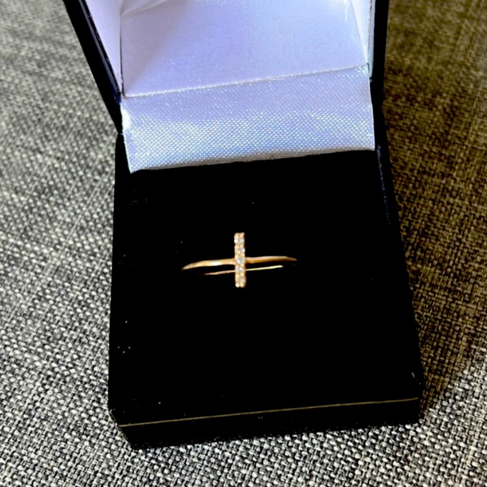 Vertical diamond bar ring yellow gold size 5.75-6